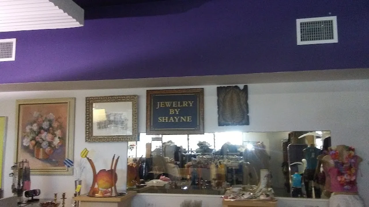 Consignment store in Clearwater, Florida: Design Furniture Outlet & Consignment