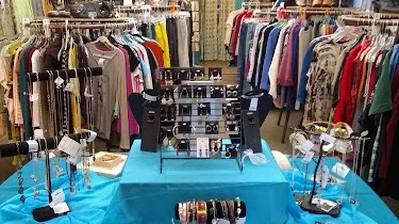 Consignment store in Freeland, Washington: Designer Consigner