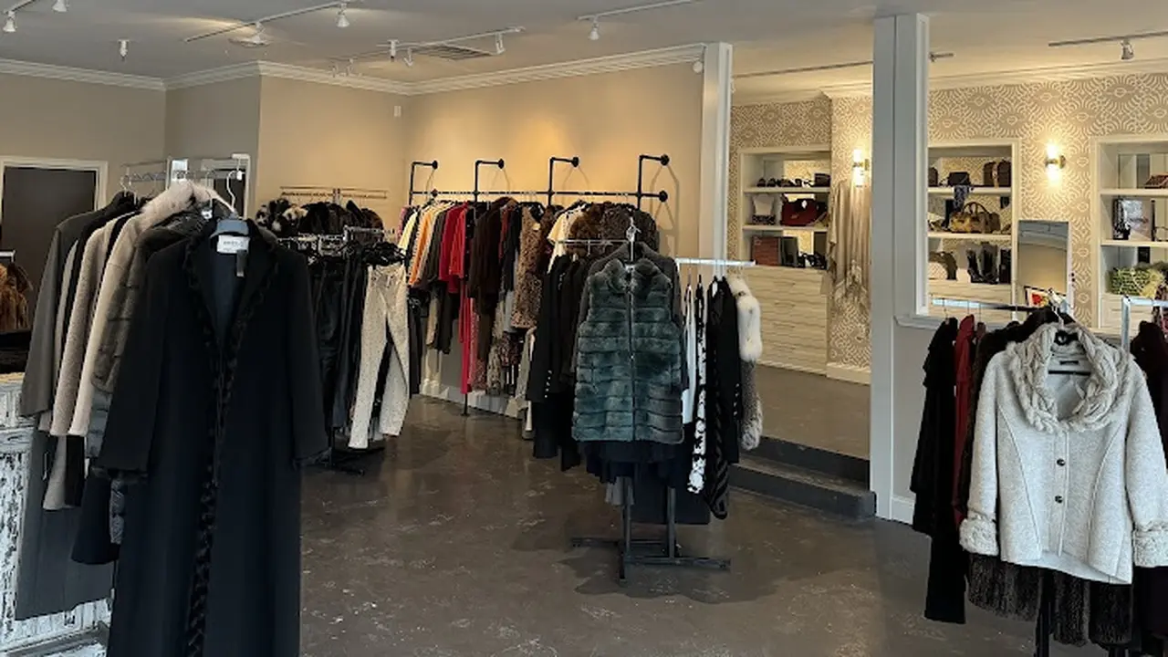 Consignment store in Lexington, Kentucky: Designer Consignor By Stephen Lawrence