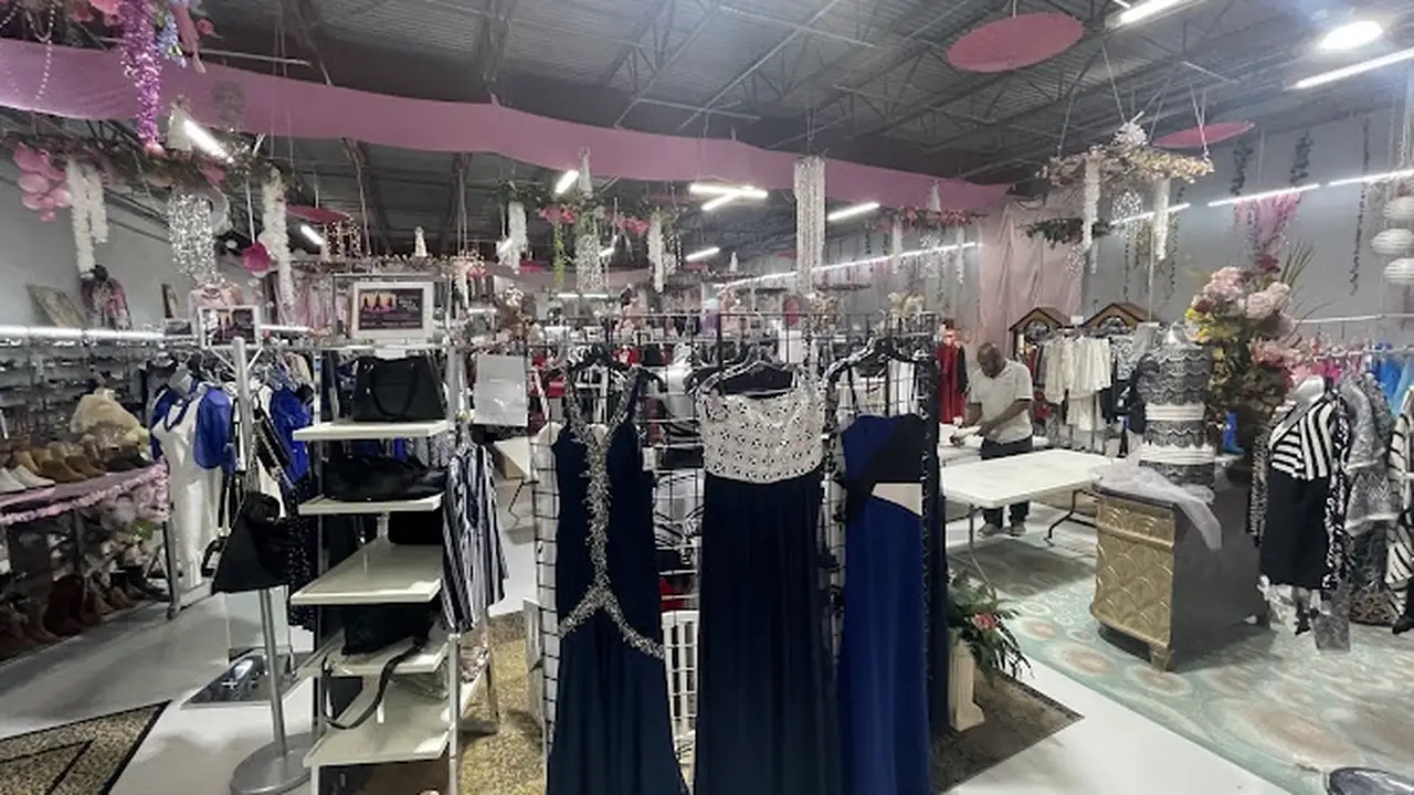 Consignment store in Houston, Texas: Designer Diva Resale, Nonprofit
