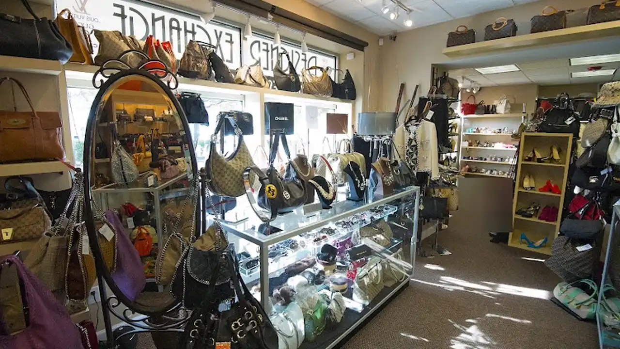 Consignment store in Syosset, New York: Designer Exchange