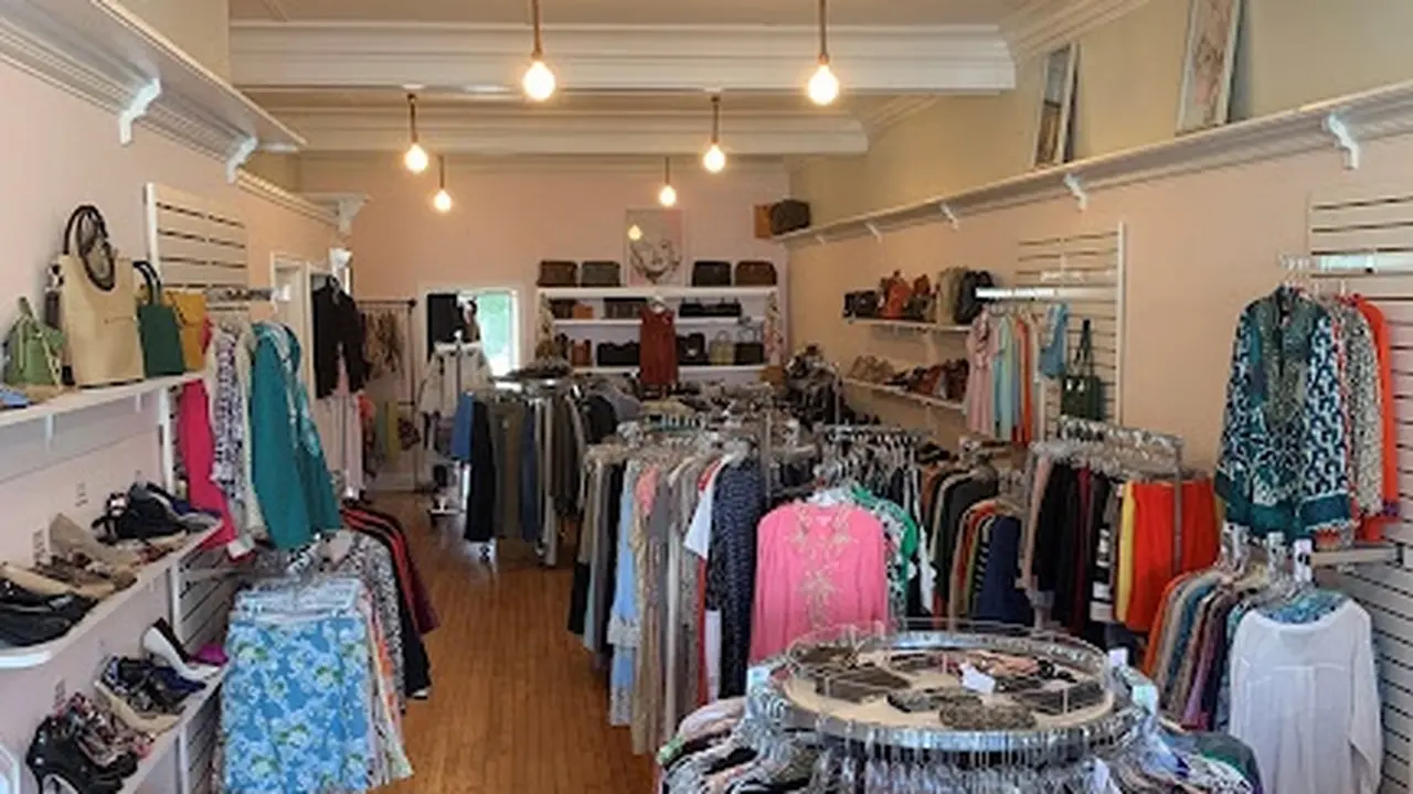 Consignment store in Millerton, New York: Designer Finds of Millerton