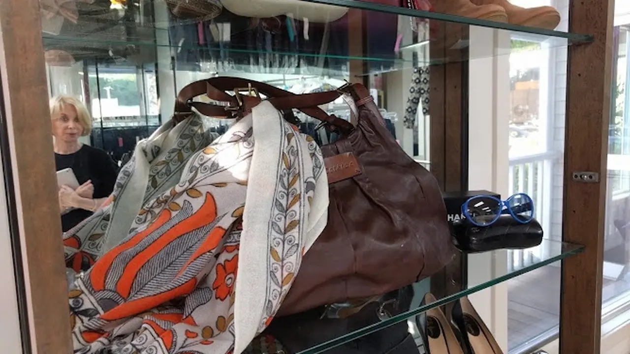 Consignment store in Westport, Connecticut: Designer Label Consignments