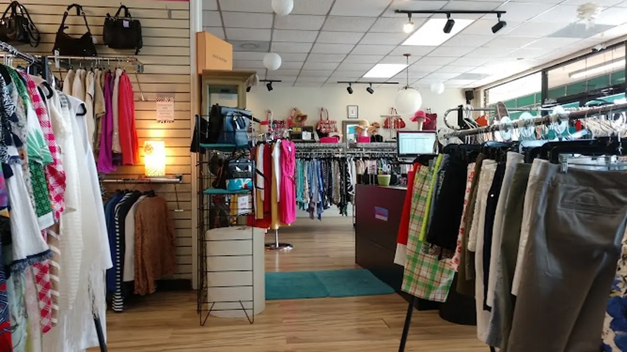 Consignment store in Savannah, Georgia: Designer's Consignment