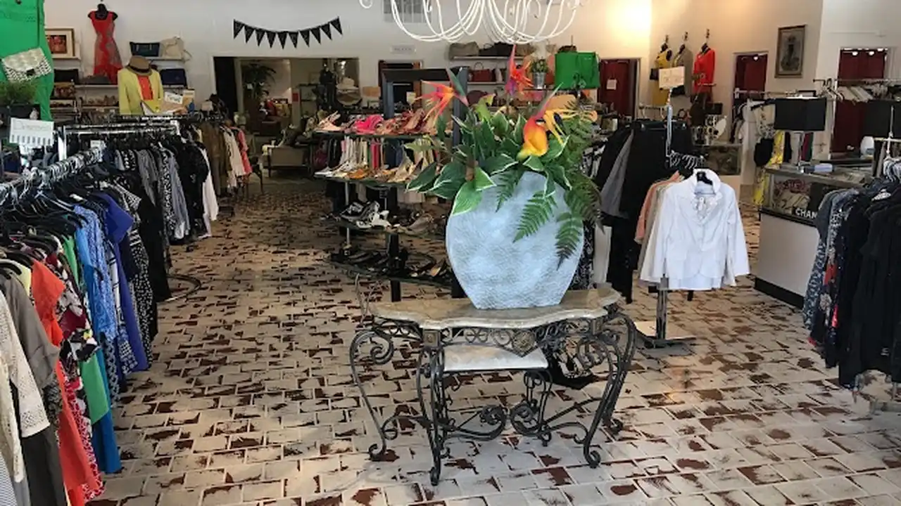 Consignment store in St. Petersburg, Florida: Designers Consigner