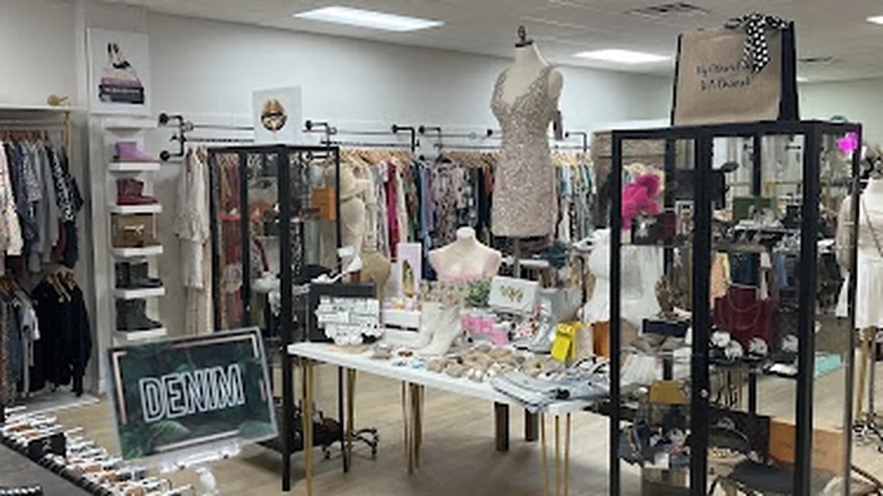 Consignment store in St. Petersburg, Florida: Detox Designer Resale Boutique