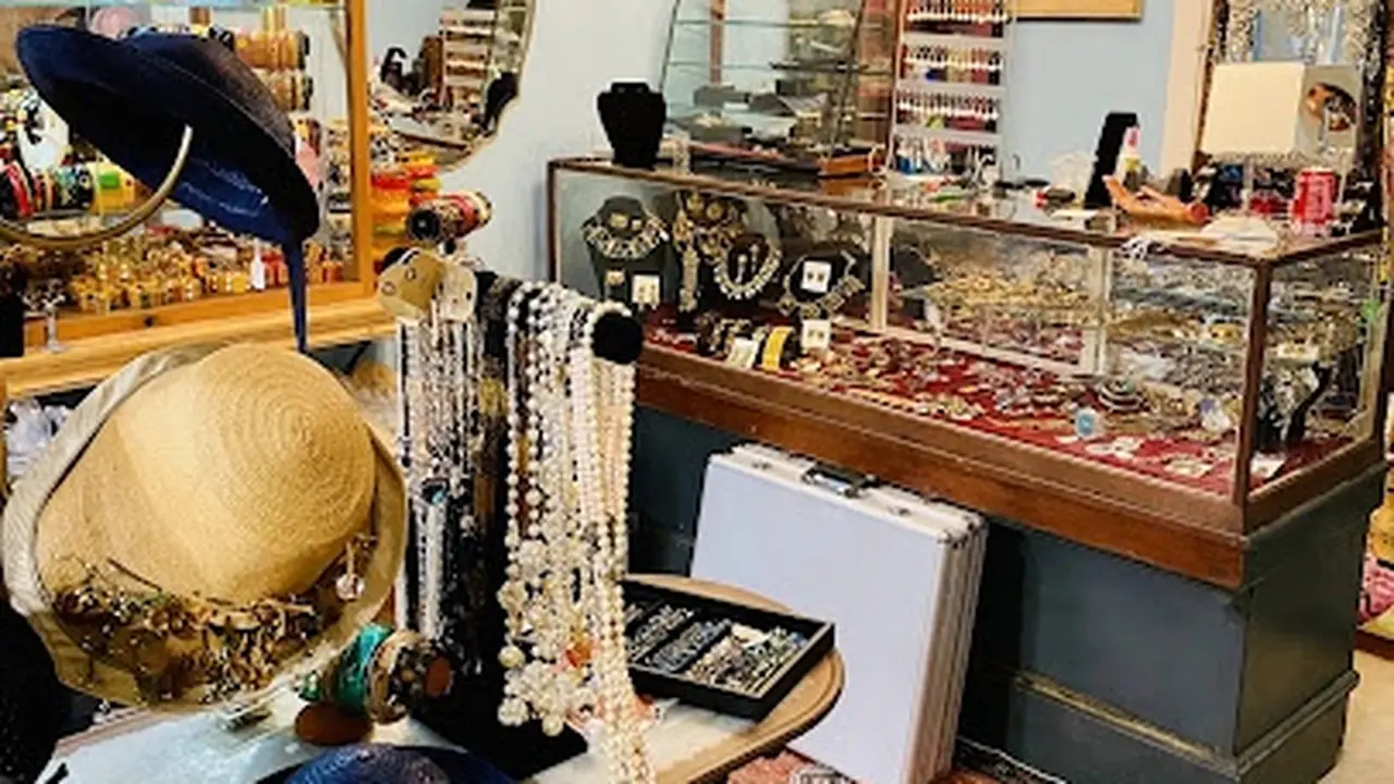 Consignment store in Brooksville, Florida: Diamonds And Rust