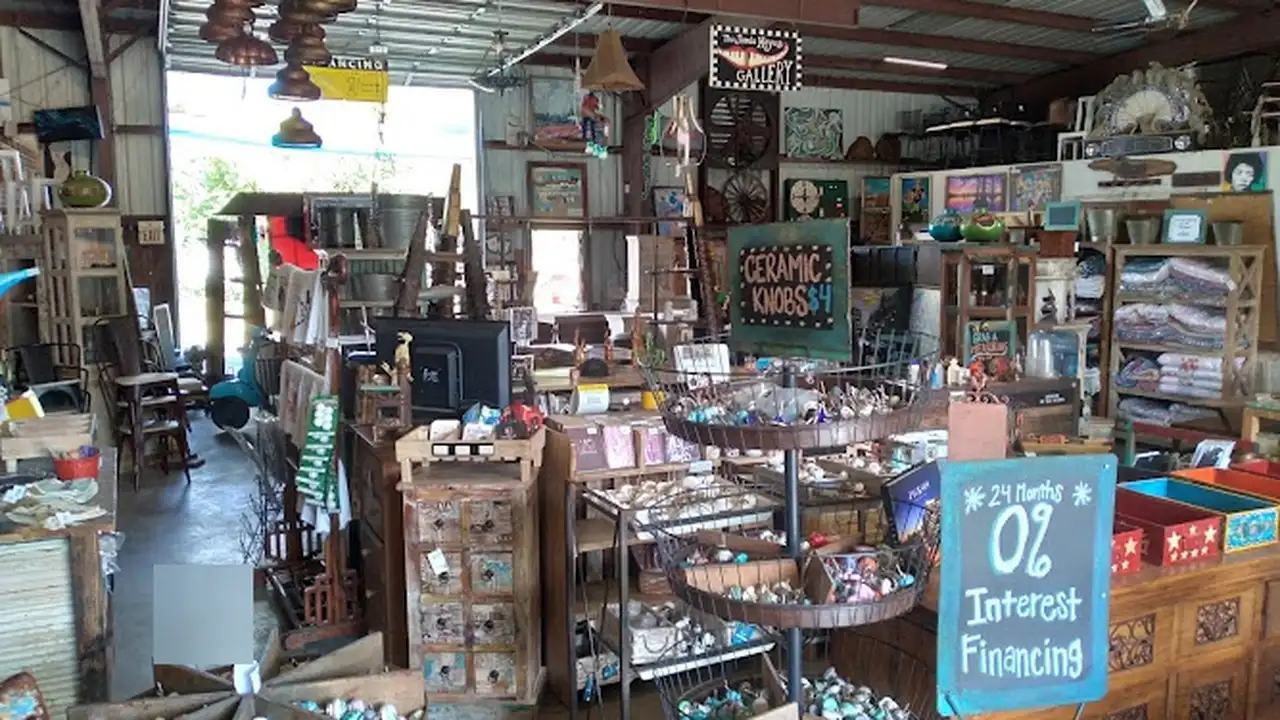 Consignment store in New Orleans, Louisiana: Disco Warehouse