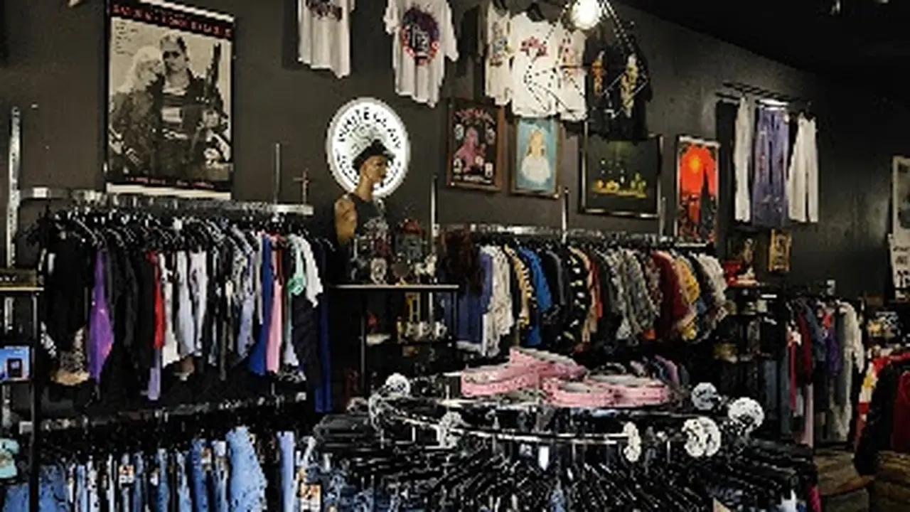 Consignment store in Sanford, Florida: Diversion