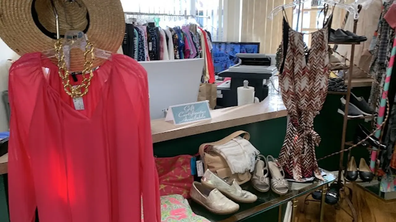 Consignment store in Falmouth, Massachusetts: Divine Consignments