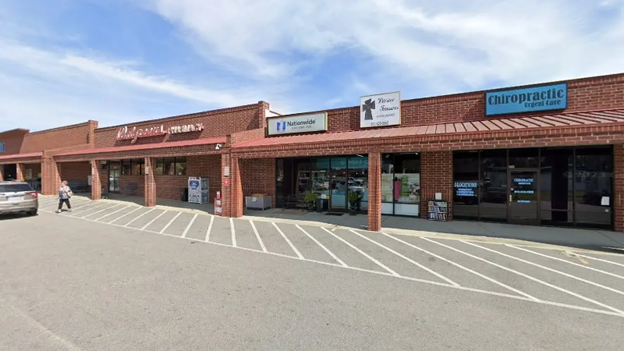 Consignment store in Fairmont, North Carolina: Divine Treasures