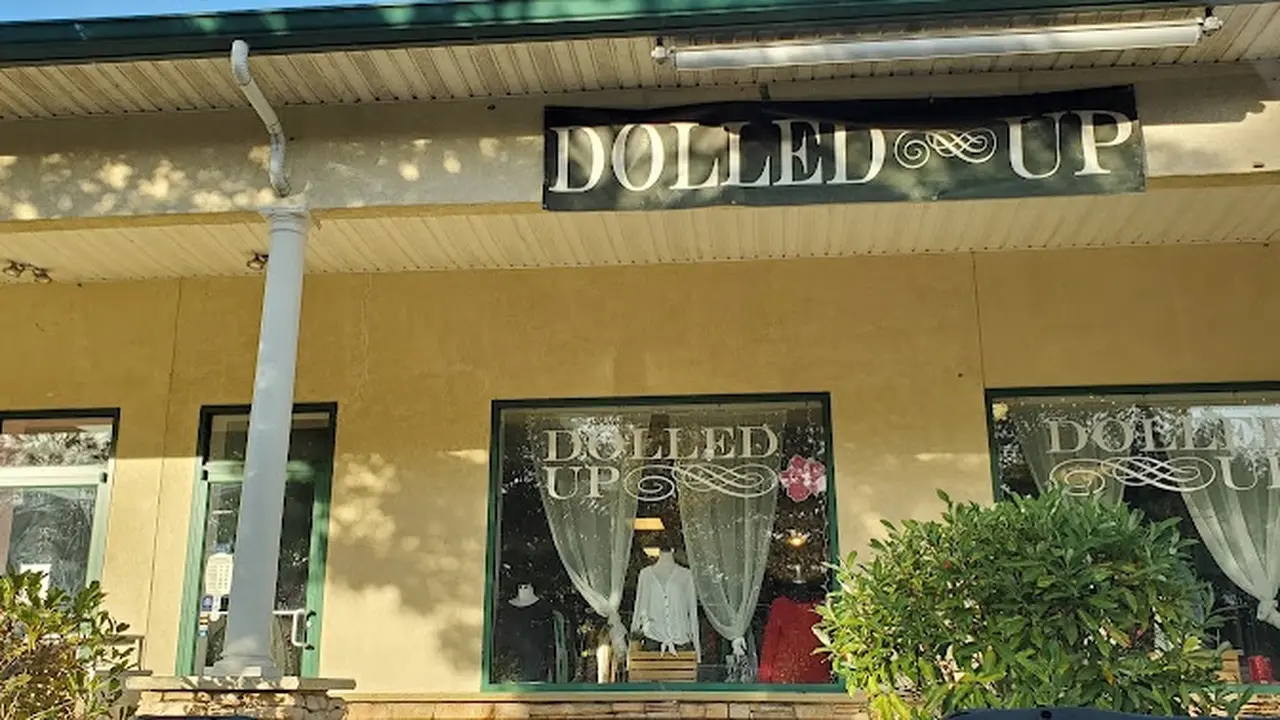 Consignment store in Mays Landing, New Jersey: Dolled Up