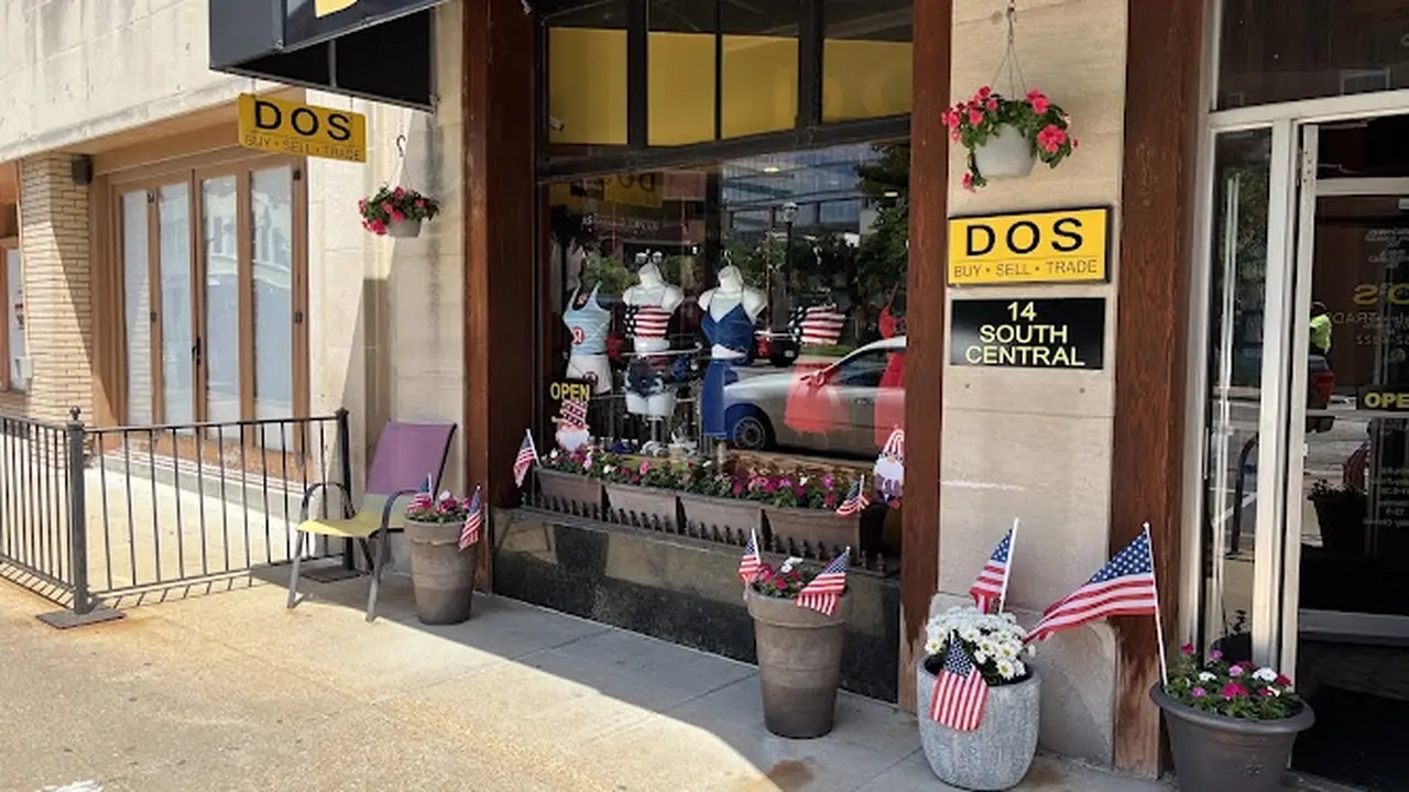 Consignment store in Chesterfield, Missouri: DOS Resale Boutique
