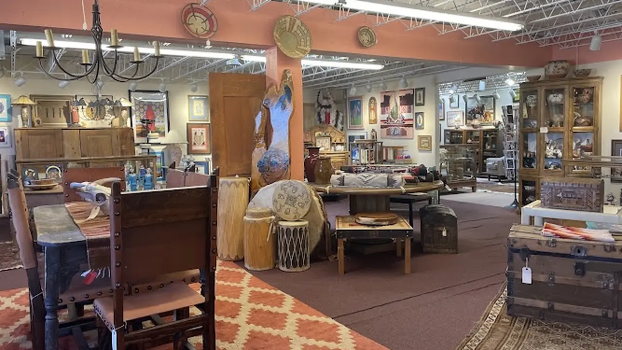 Consignment store in Santa Fe, New Mexico: Double Take