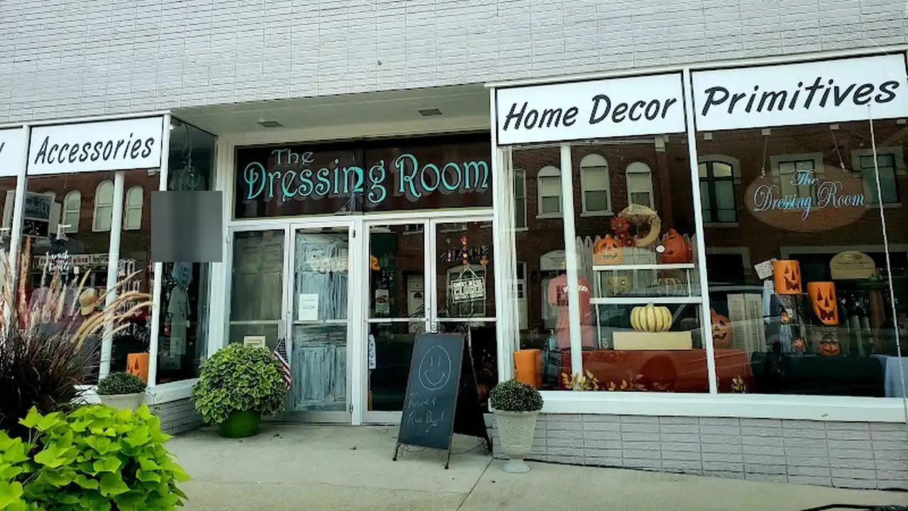 Consignment store in Hillsboro, Illinois: Dressing Room