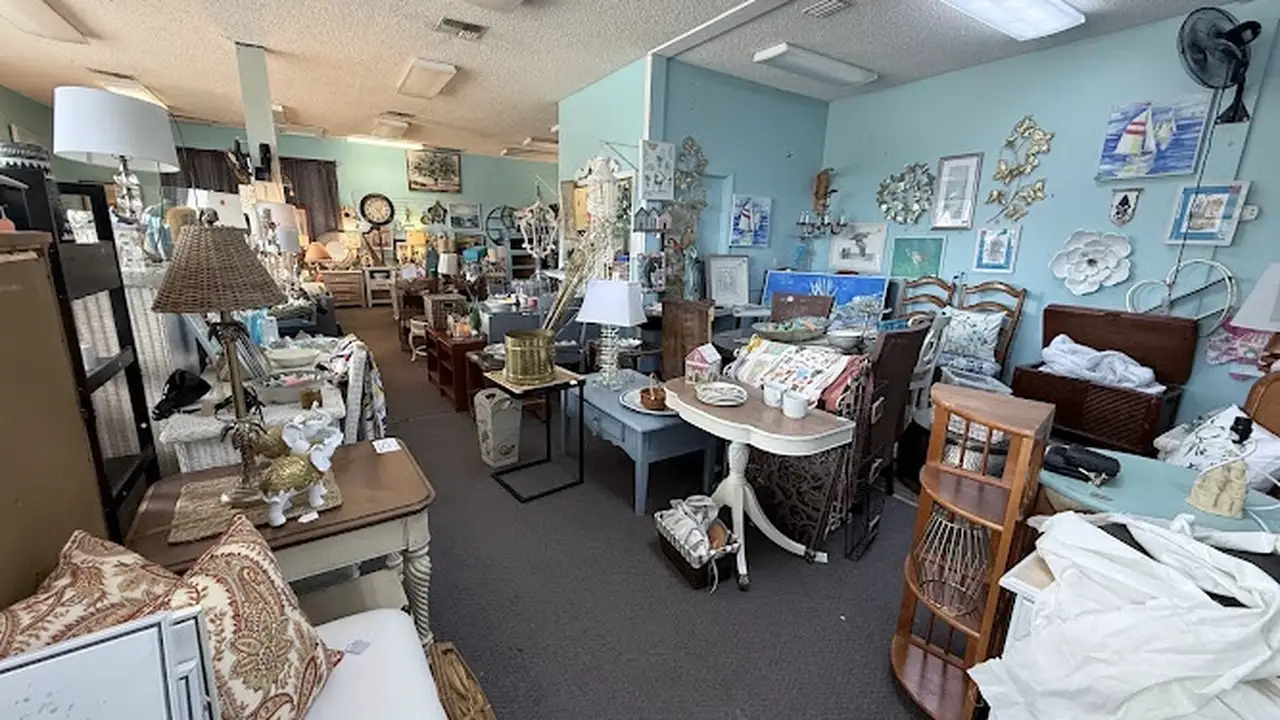 Consignment store in St. Augustine, Florida: Drift Ashore Resale