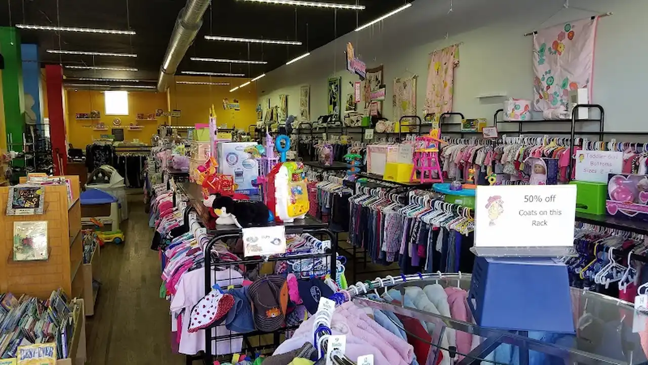 Consignment store in Ames, Iowa: Duck Worth Wearing