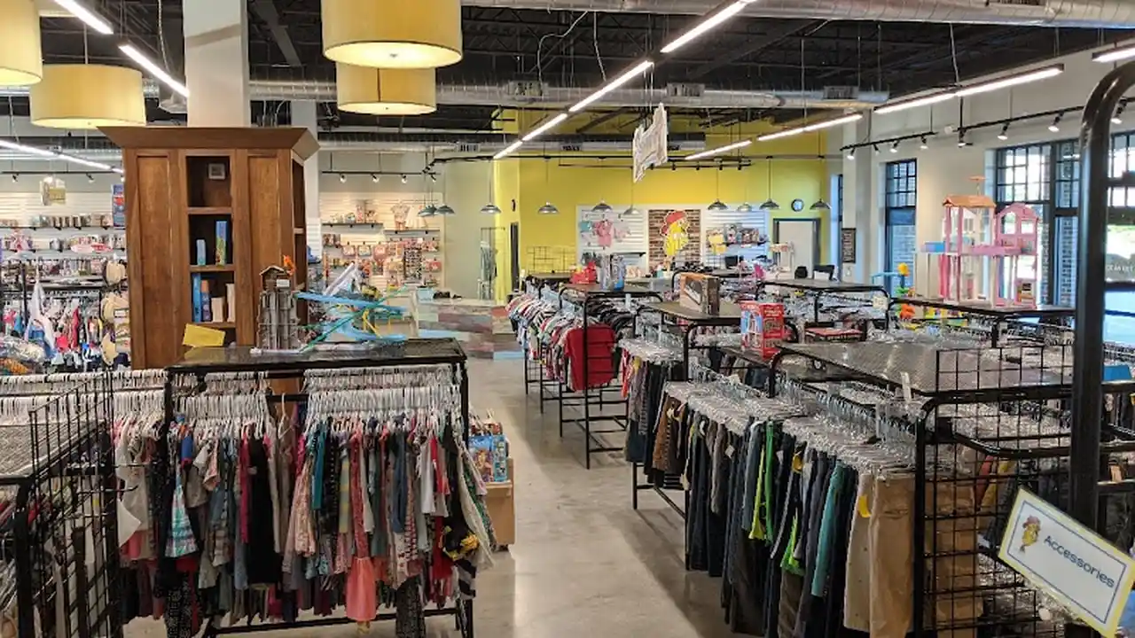 Consignment store in Ankeny, Iowa: Duck Worth Wearing