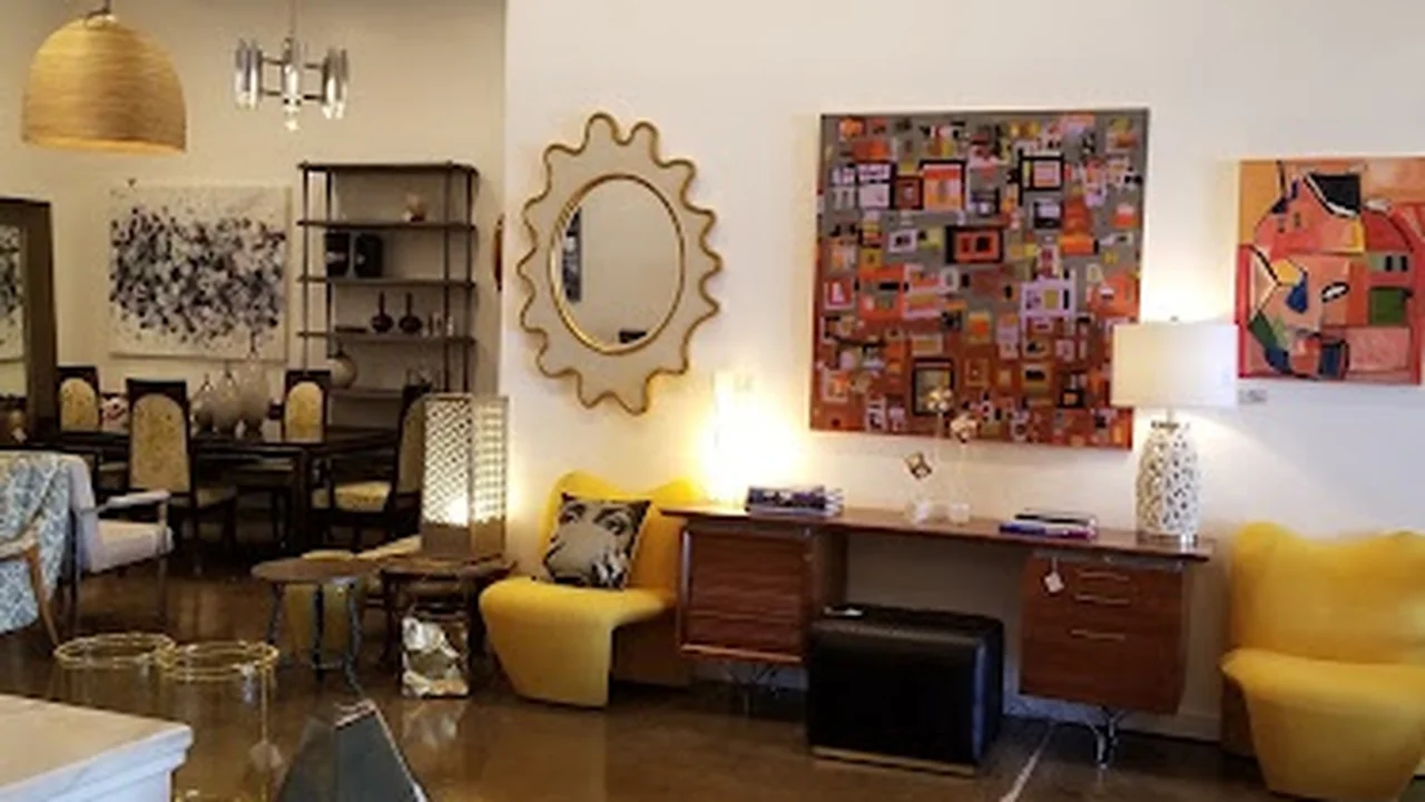 Consignment store in Dallas, Texas: Dulce Interior Consignment Showplace