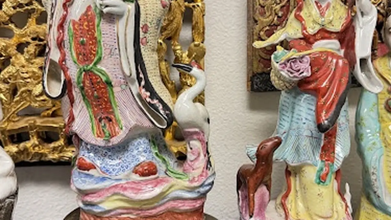 Consignment store in Chino, California: East Wood Auction