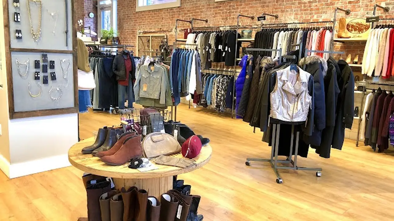 Consignment store in Spokane, Washington: echo boutique