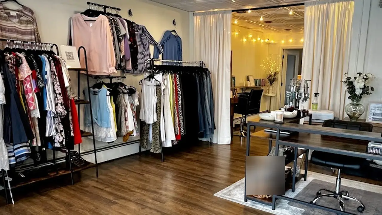 Consignment store in South Deerfield, Massachusetts: Elevate Living Studio