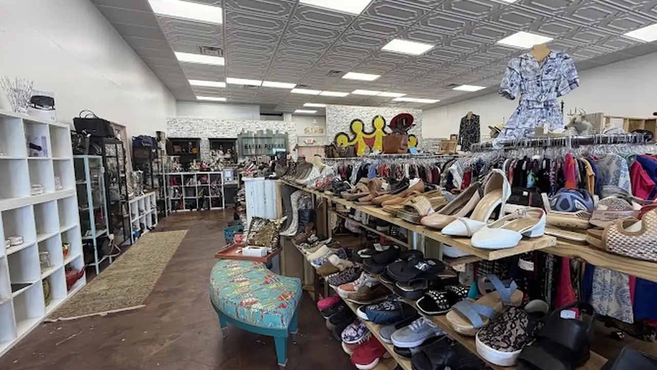 Consignment store in Montgomery, Texas: Elite Repeat Consignment