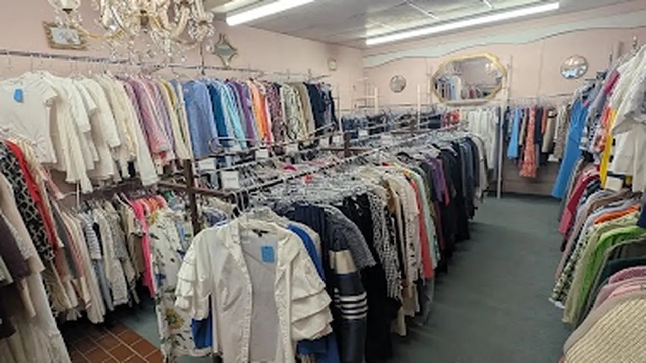 Consignment store in Westmont, Illinois: Elite Repeat