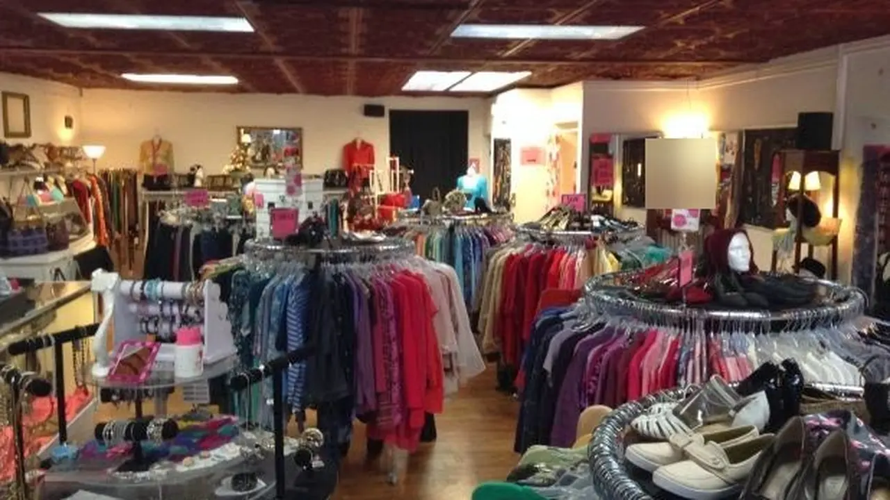 Consignment store in Willoughby, Ohio: Elite Repeats Clothing Boutique