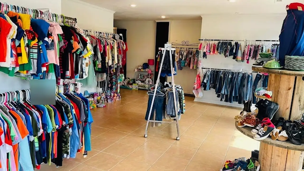 Consignment store in Benton, Kentucky: Ella James Boutique