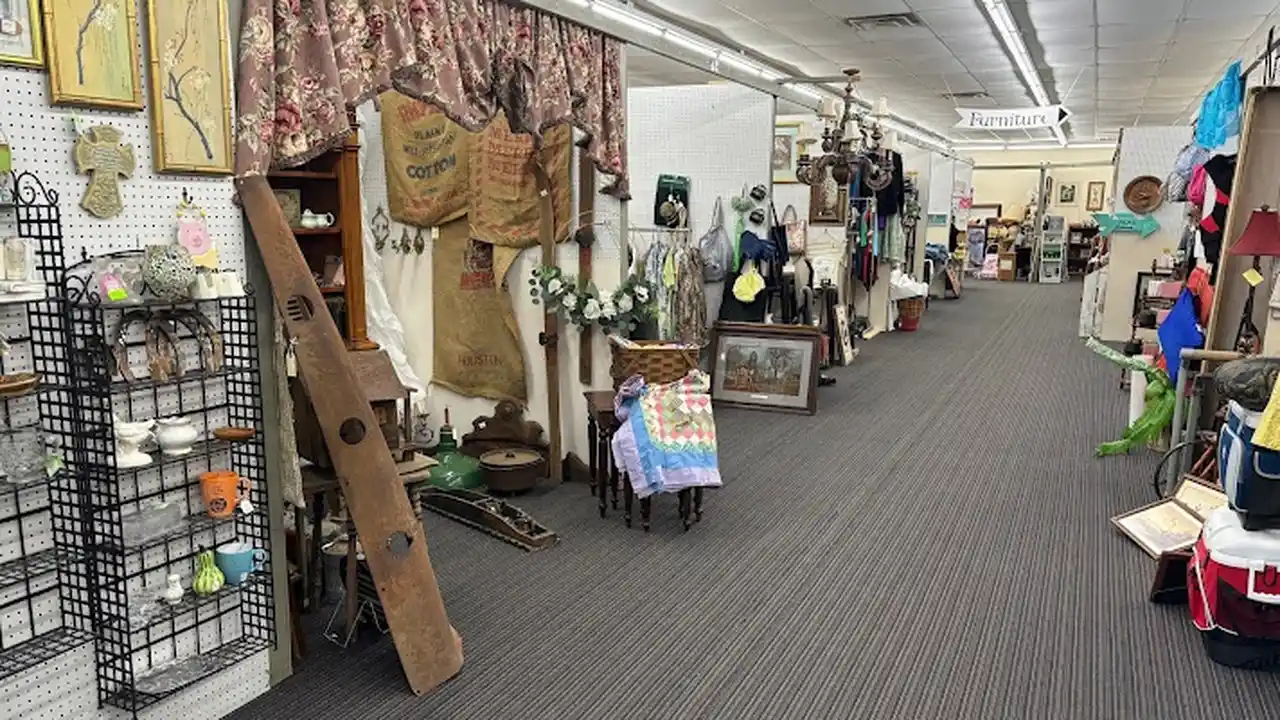Consignment store in Ellaville, Georgia: Ellaville Marketplace