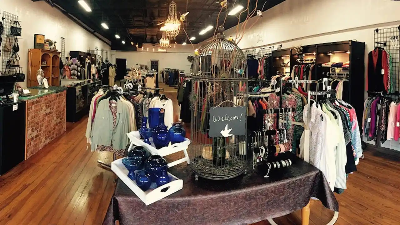 Consignment store in Waynesville, North Carolina: Ellie's Fine Resale