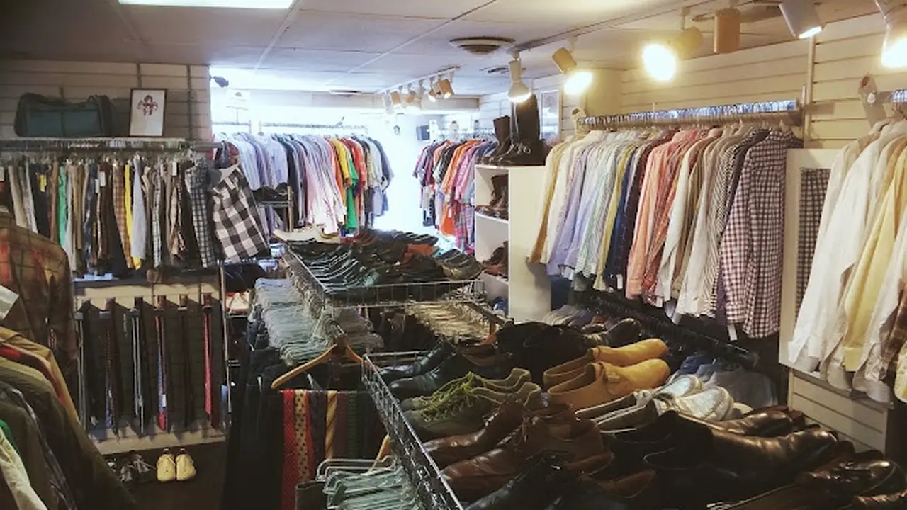 Consignment store in Chicago, Illinois: Elliott Consignment