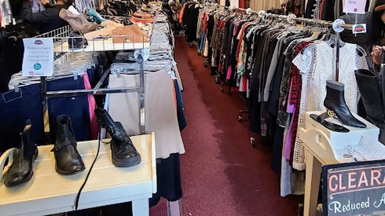 Consignment store in Chicago, Illinois: Elliott Consignment