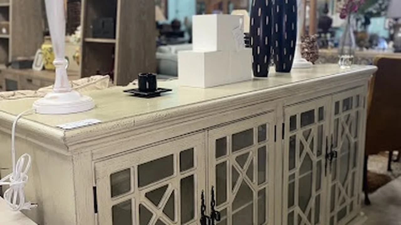 Consignment store in Bonita Springs, Florida: Elohim’s Consignment