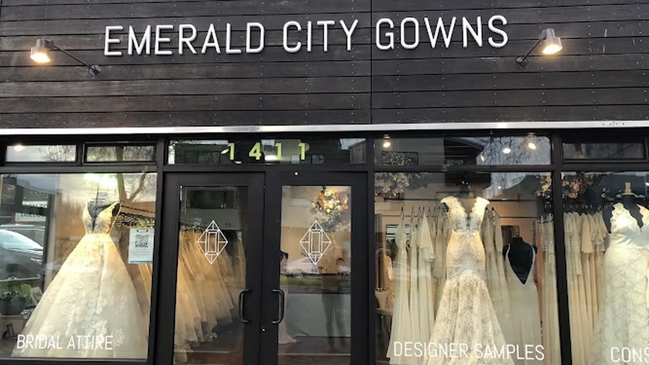Consignment store in Berkeley, California: Emerald City Gowns