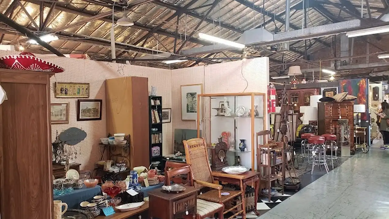 Consignment store in Frederick, Maryland: Emporium Antiques