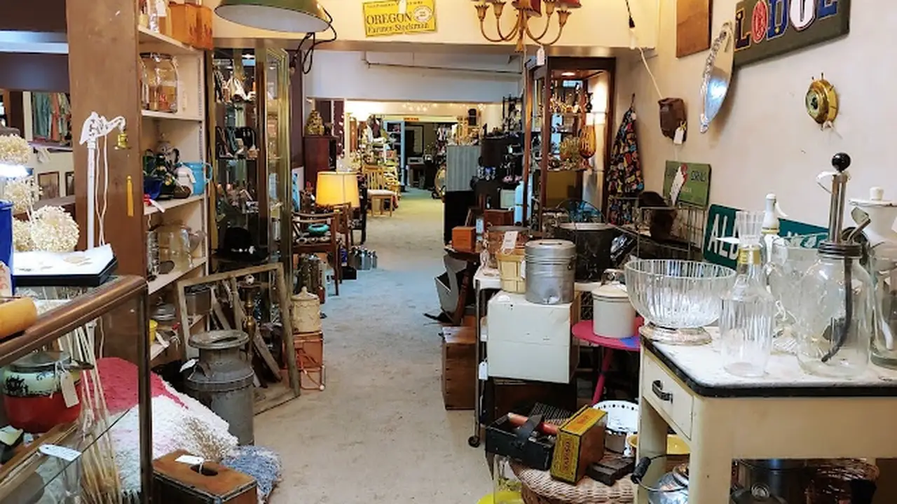 Consignment store in Centralia, Washington: Emporium Ayala: Antiques & Furniture