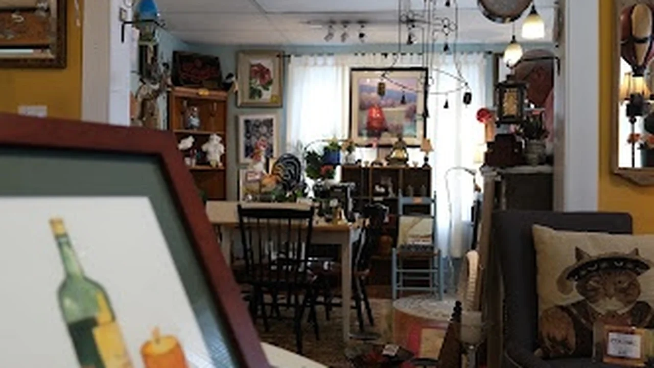 Consignment store in Bantam, Connecticut: Emporium of Litchfield