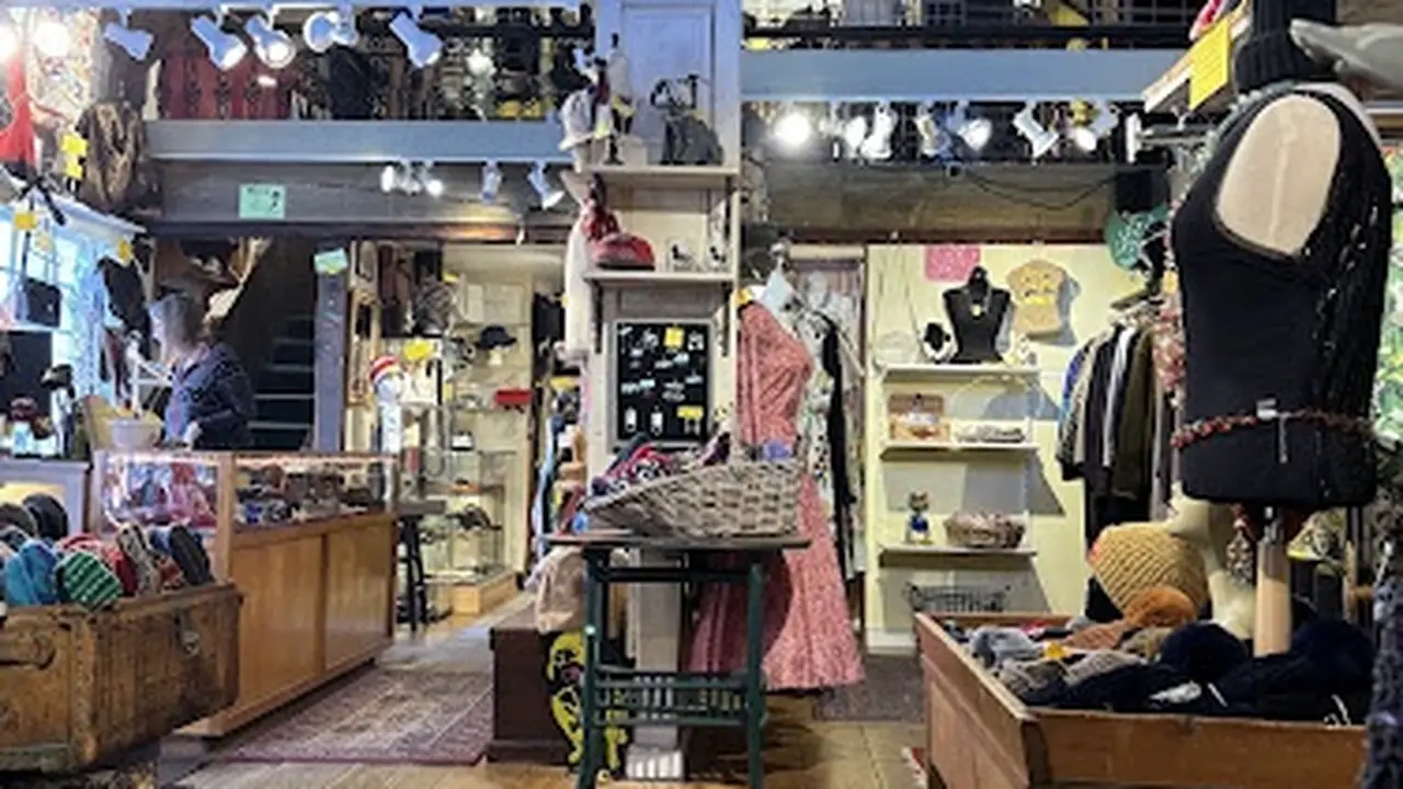Consignment store in Woodstock, Vermont: Encore Designer Consignment