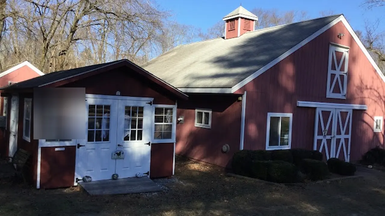 Consignment store in Bedford, New York: Equestrian Consignments
