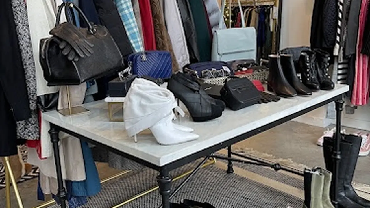 Consignment store in Seattle, Washington: Eres Boutique