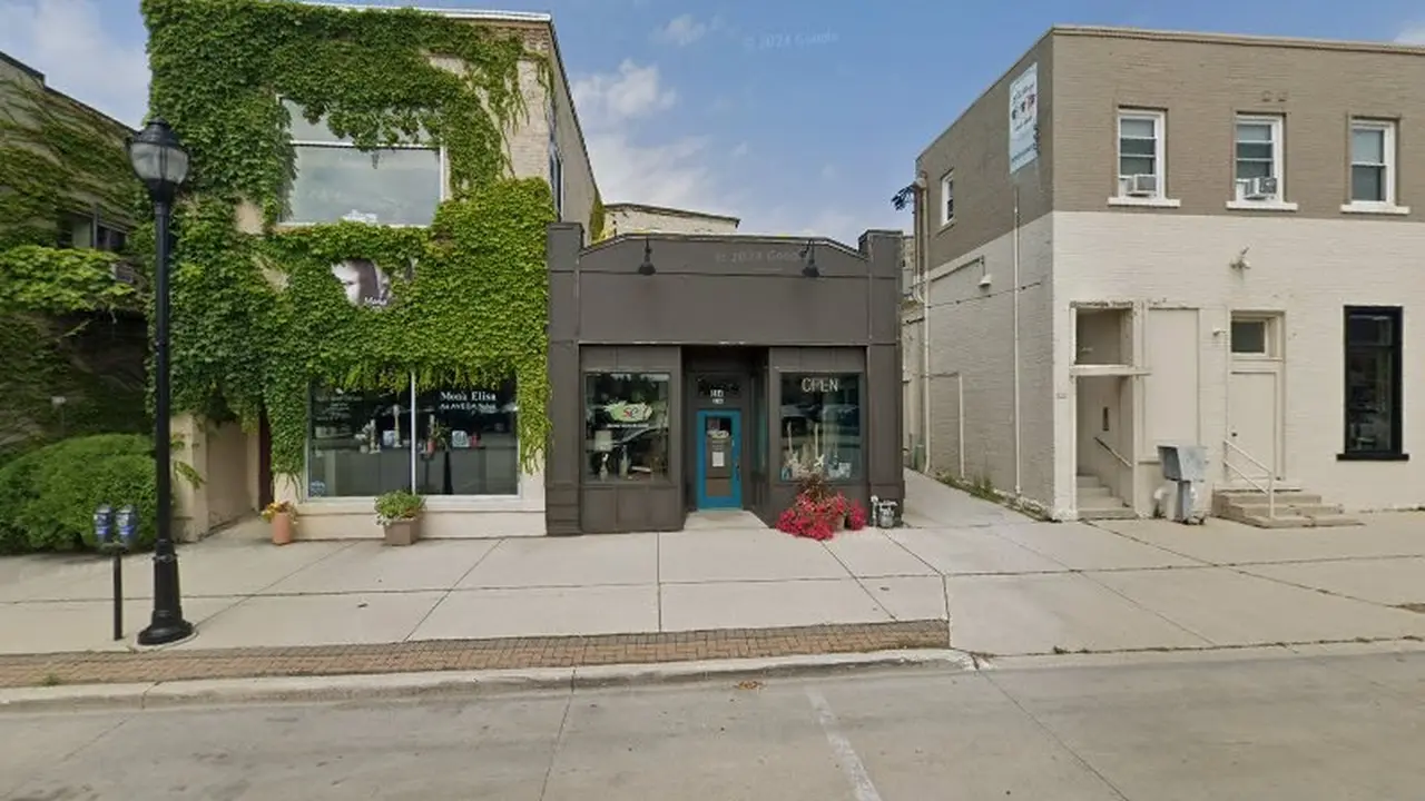 Consignment store in Sheboygan, Wisconsin: Esell