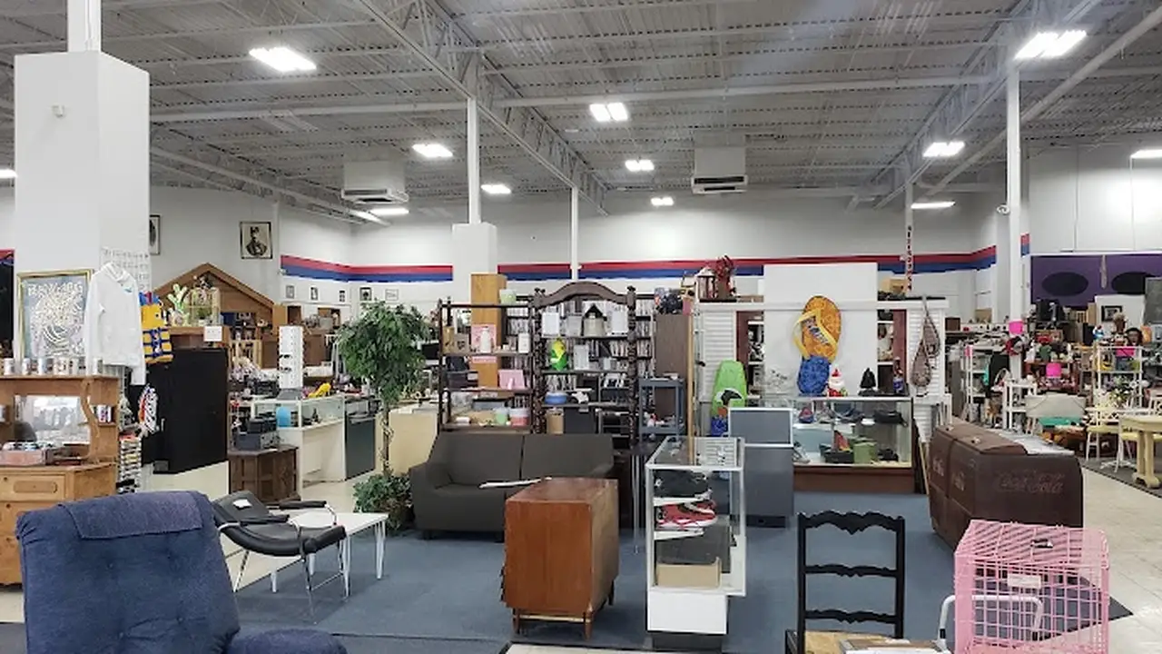 Consignment store in Grand Rapids, Michigan: Estate Sales Warehouse