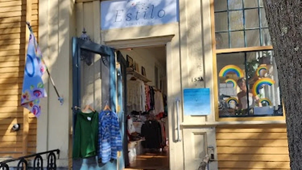 Consignment store in Brunswick, Maine: Estilo