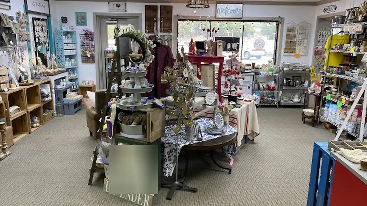 Consignment store in Weaverville, North Carolina: Etc. Consignment Shoppe