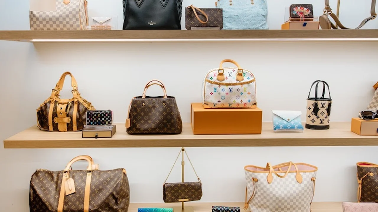 Consignment store in Chicago, Illinois: Ever So Luxe