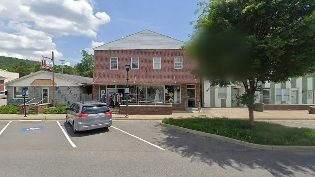 Consignment store in Rich Creek, Virginia: Exchanging Hands Consignment