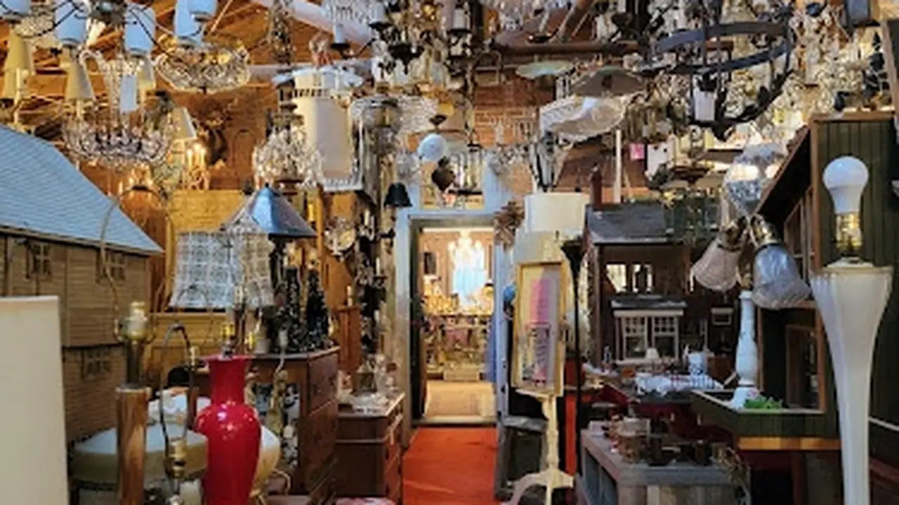Consignment store in Exeter, New Hampshire: Exeter Cam's Antiques