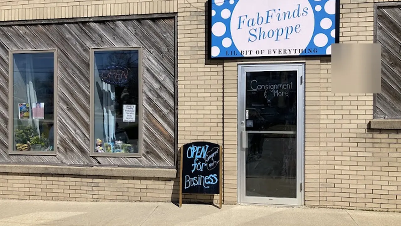 Consignment store in Parkersburg, Iowa: FabFinds Shoppe